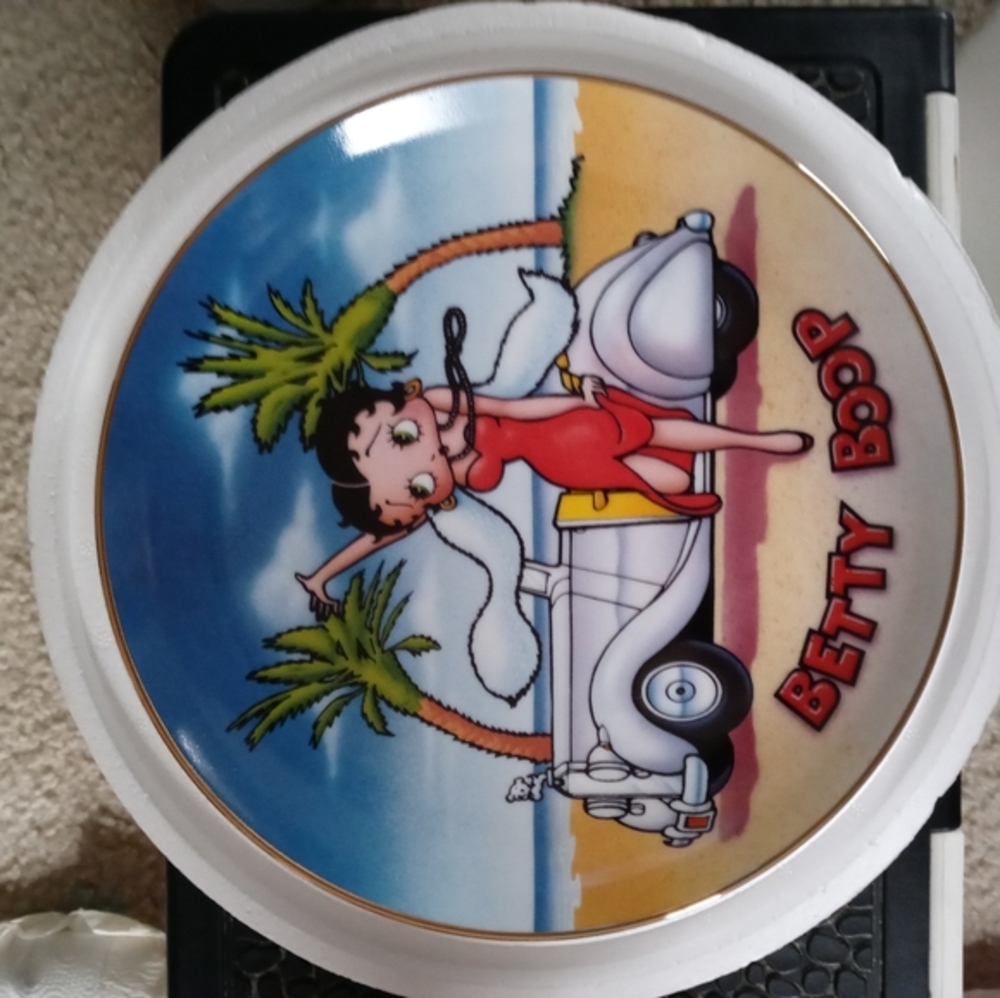 7 Betty Boop decorative plates